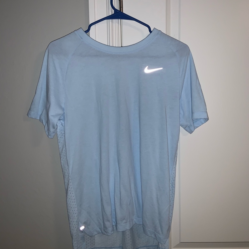 women’s nike shirt